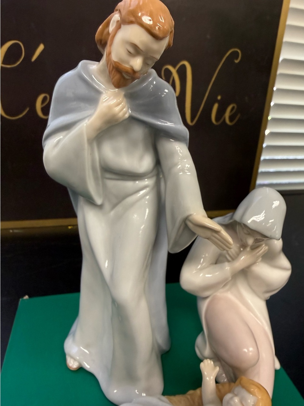 Avon Blessed Family Bethlehem Nativity Figurines Vintage - Picture 5 of 8